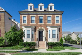 Lux 5BD - Theater, Gym, Game Room, Parking & more!